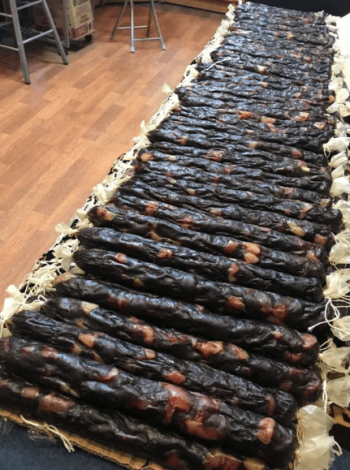 Конская колбаса, куриная колбаса, свиная колбаса