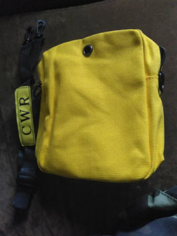 Сумочка жовта нова