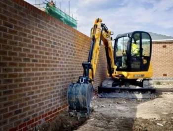 Оренда міні екскаватора. Копання траншей. Дренаж. Каналізація.