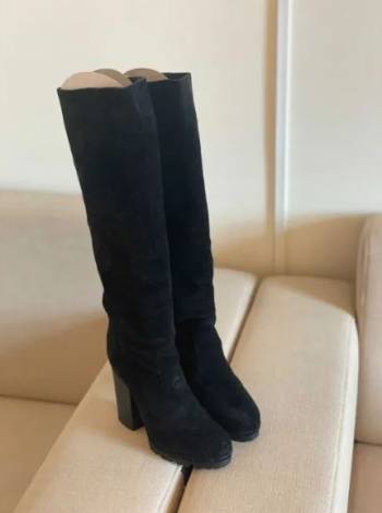 Замшевые сапоги Schutz