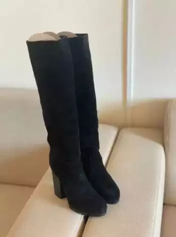 Замшевые сапоги Schutz