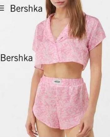 Чудовий прдарунок Bershka атласна піжама шорти і топ p.хs -s р.м-l