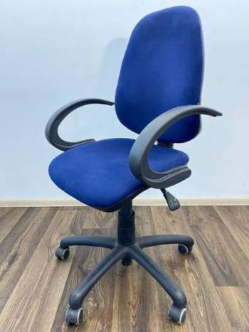 РОЗПРОДАЖ дивани моноблок монітори крісла керівника столи стільці