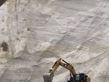 Пісок (будь-який), щебень (будь-який), відсів, чорнозем, глина, торф.