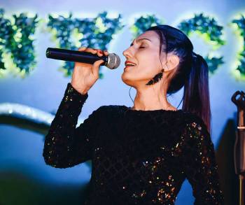 Новорічні корпоративи. Ведуча, музика, діджей, шоу