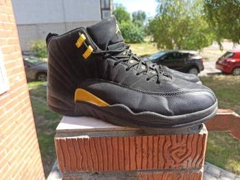 Оригінальні кросівки Jordan 12 retro black tax