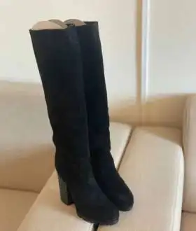 Замшевые сапоги Schutz