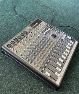 Пульт -микшер 