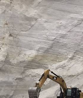 Пісок (будь-який), щебень (будь-який), відсів, чорнозем, глина, торф.