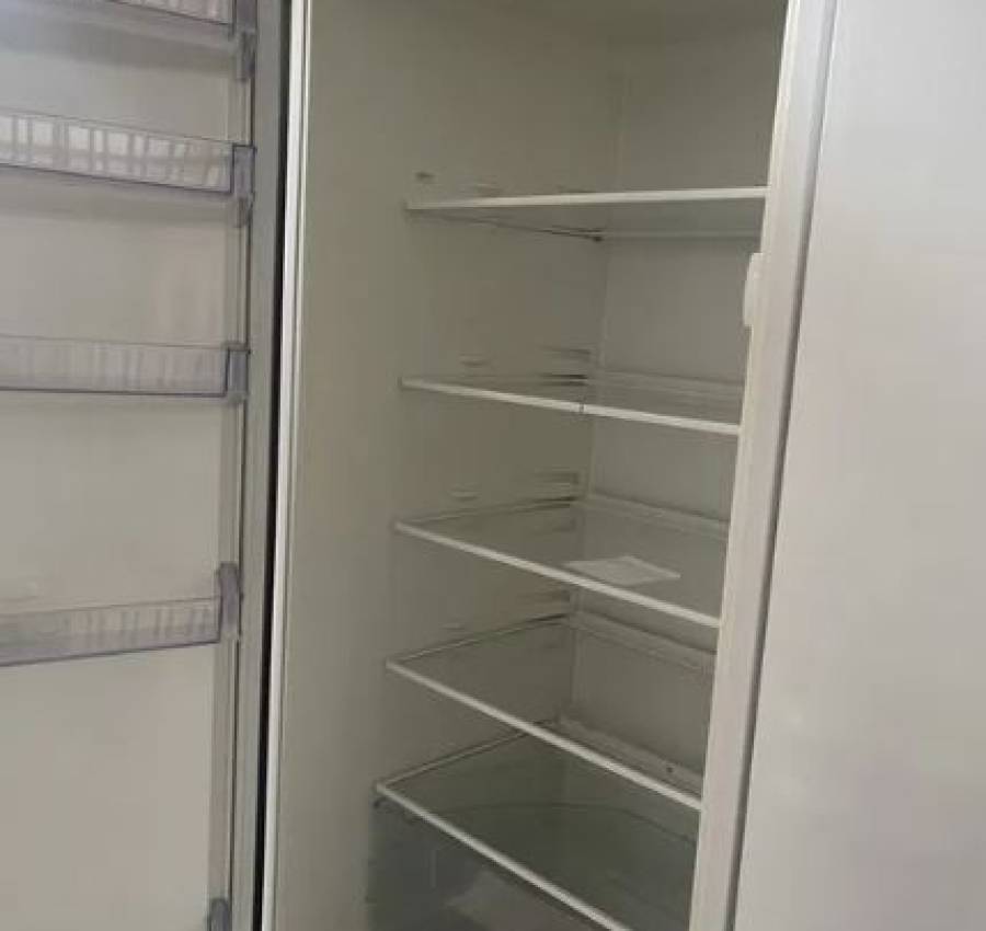 Вмонтований холодильник Бу 6