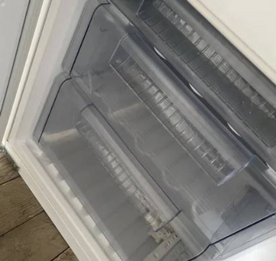 Вмонтований холодильник Бу 8