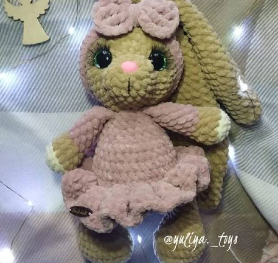 Плюшева в\'язана зайка