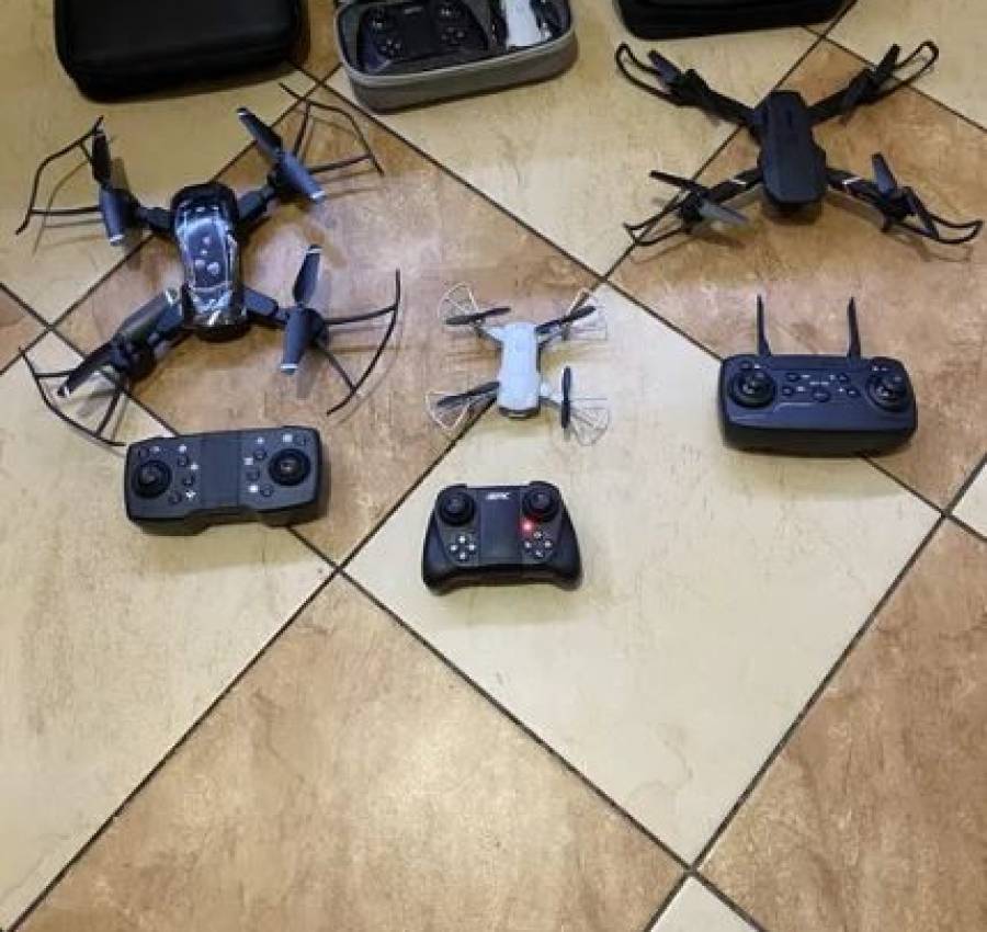 Міні-дрон V9 для дітей із камерою 4K маємо 3 вида дронів 6